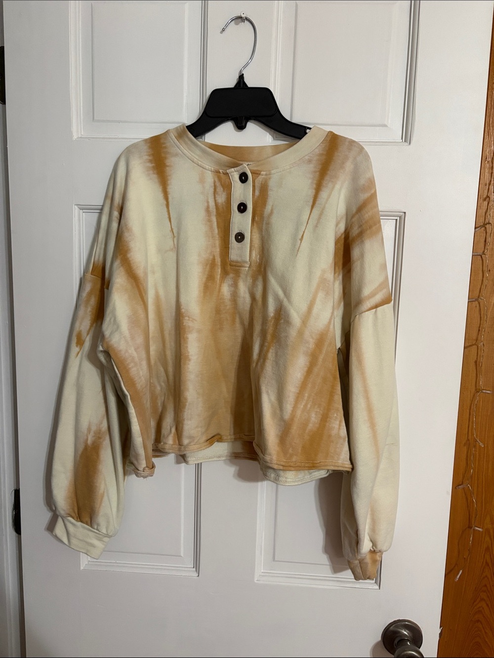 entro Cream and Tan Tie-Dye Henley Sweatshirt